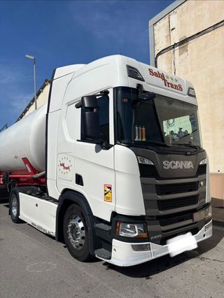 SCANIA R450 con equipo hidráulico