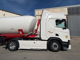 SCANIA R450 con equipo hidráulico