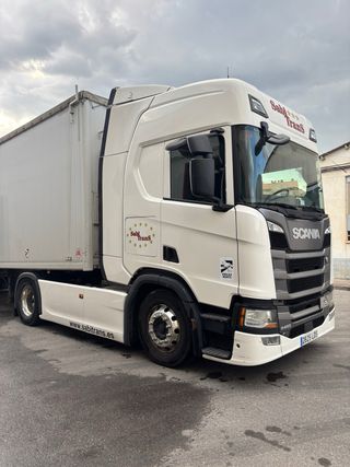 SCANIA R450 con equipo hidráulico