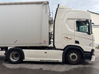 SCANIA R450 con equipo hidráulico