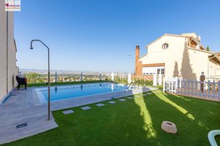 Casa adosada en venta en Bola de Oro - Serrallo en Granada