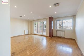 Casa adosada en venta en Bola de Oro - Serrallo en Granada