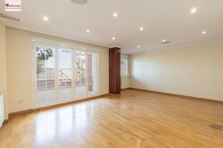 Casa adosada en venta en Bola de Oro - Serrallo en Granada