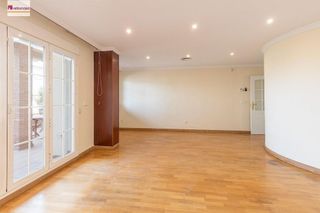 Casa adosada en venta en Bola de Oro - Serrallo en Granada