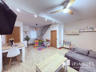 Casa pareada en venta en Les Arenes - La Grípia  Can Montllor en Terrassa
