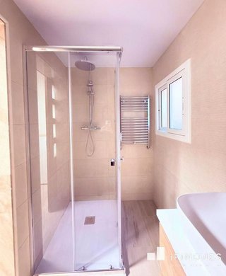 Casa pareada en venta en Les Arenes - La Grípia  Can Montllor en Terrassa