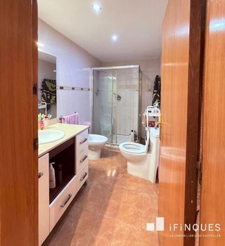 Casa pareada en venta en Les Arenes - La Grípia  Can Montllor en Terrassa