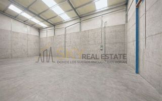 Nave industrial en venta en Loeches