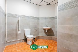 Local comercial en venta en Avda. de Abril. - 9 de octubre en Sagunto