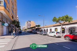 Local comercial en venta en Avda. de Abril. - 9 de octubre en Sagunto