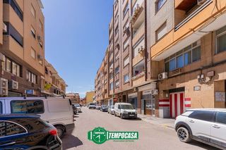 Local comercial en venta en Avda. de Abril. - 9 de octubre en Sagunto