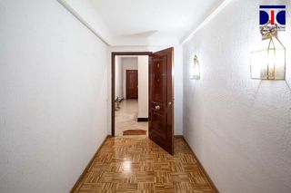 Piso en venta en Los Remedios en Sevilla