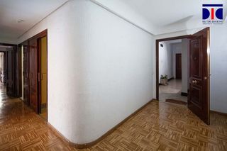 Piso en venta en Los Remedios en Sevilla