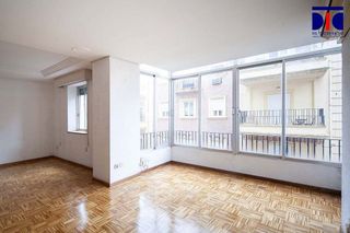 Piso en venta en Los Remedios en Sevilla