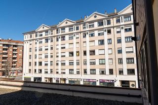 Piso en venta en Milán - Pumarín - Teatinos en Oviedo