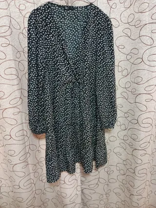 Vestido negro flores blancas manga larga