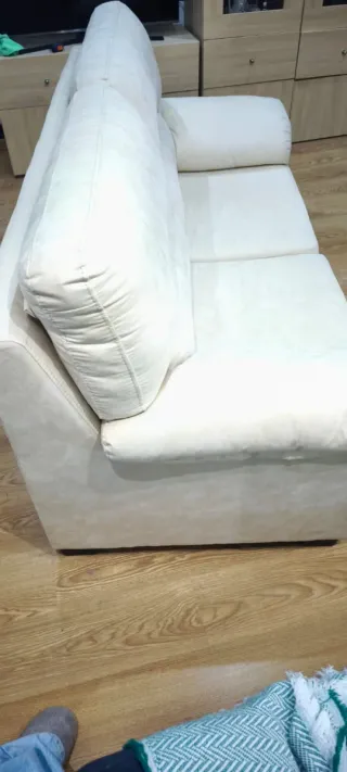 Sofá de 2 plazas beige. Negociable