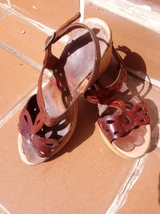 Sandalias de piel marrones