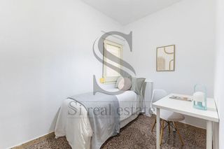 Piso en venta en Porta en Barcelona