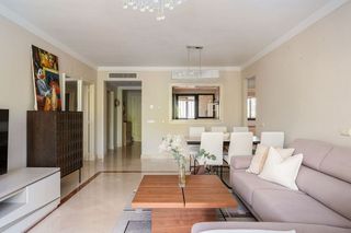 Piso en venta en Nueva Andalucía centro en Marbella