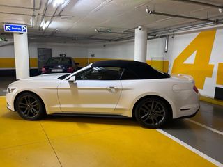 Ford Mustang Convertible blanco buen estado