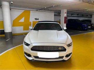 Ford Mustang Convertible blanco buen estado