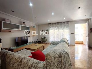 Casa adosada en venta en Catral