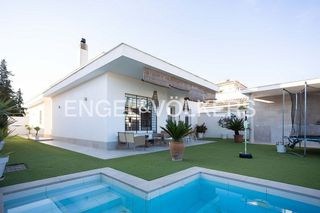 Chalet en venta en Oromana en Alcalá de Guadaira