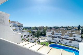 Ático en venta en Nueva Andalucía centro en Marbella