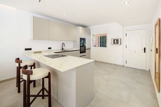 Piso en venta en Los Naranjos - Las Brisas en Marbella