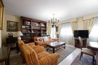 Piso en venta en La Buhaira en Sevilla