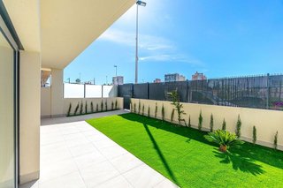 Casa adosada en venta en  El Acequión - Los Naúfragos en Torrevieja