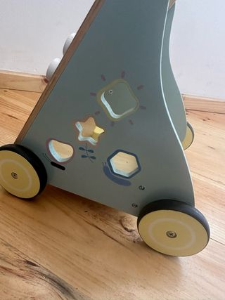 Andador bebé madera actividades