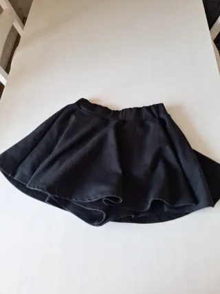 Falda pantalón coreana negra (equivale a Xs-S)