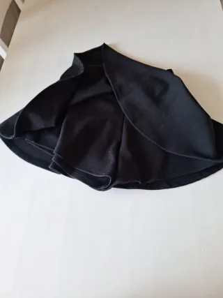 Falda pantalón coreana negra (equivale a Xs-S)