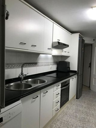 Piso en venta en Playa de la Fontanilla en Marbella