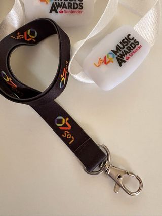 Lanyard Los 40 Music Awards + 3 pulseras