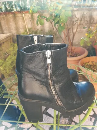 Stivaletti tacco in pelle neri