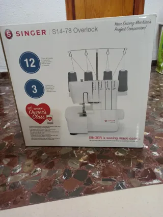 Máquina Overlock Singer