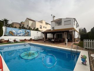 Chalet en venta en Montequinto en Dos Hermanas