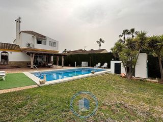 Chalet en venta en Montequinto en Dos Hermanas