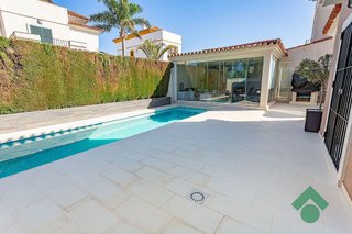 Chalet en venta en La Granja-La Colina-Los Pastores en Algeciras