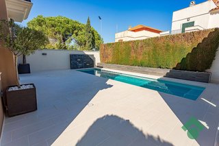 Chalet en venta en La Granja-La Colina-Los Pastores en Algeciras
