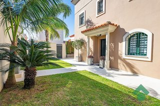 Chalet en venta en La Granja-La Colina-Los Pastores en Algeciras