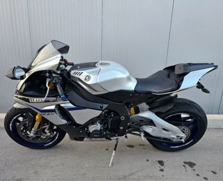 Yamaha R1M