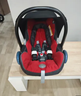 Maxi-Cosi CabrioFix + adaptadores Bugaboo