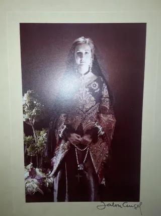 Foto antigua mujer vestida de época