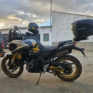 Voge 525DSX Adventure Moto Negra Gris Amarilla