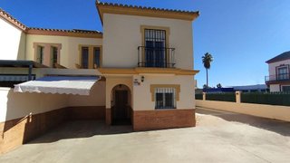 Casa adosada en venta en Gelves