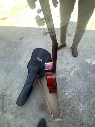 Guitarra Acústica Marrón